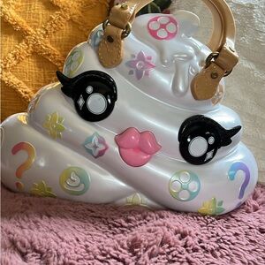 Poopsie Pooey Puitton unicorn slime carrying case toy